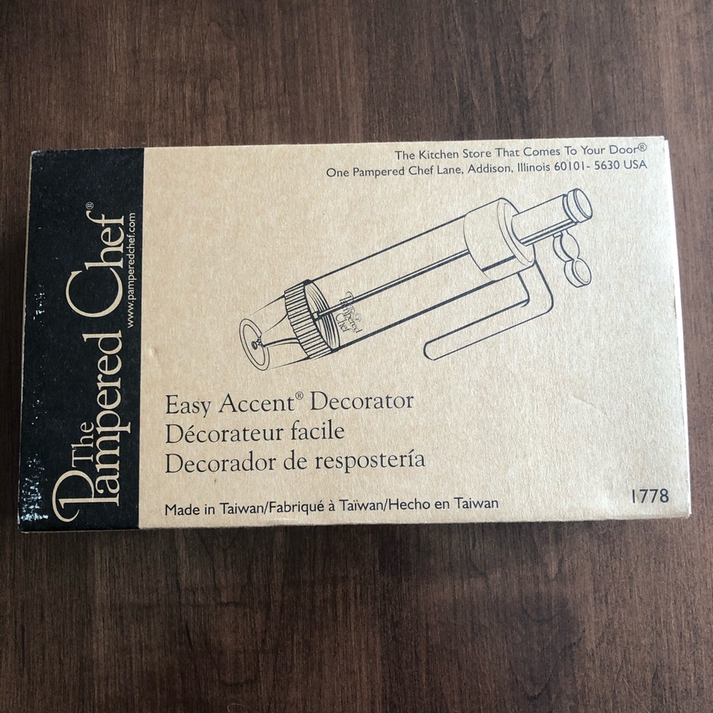 New Pampered Chef East Accent Decorator